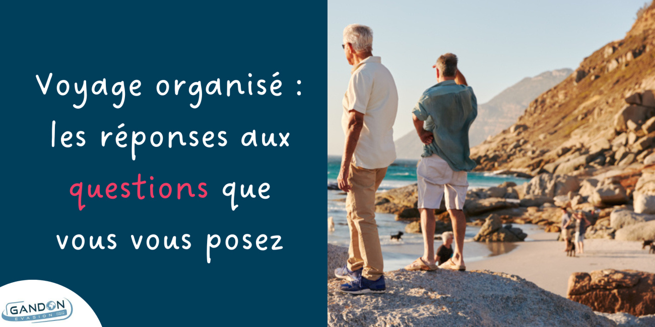 Seniors qui profitent d'un magnifique paysage lors d'un voyage organis&eacute;