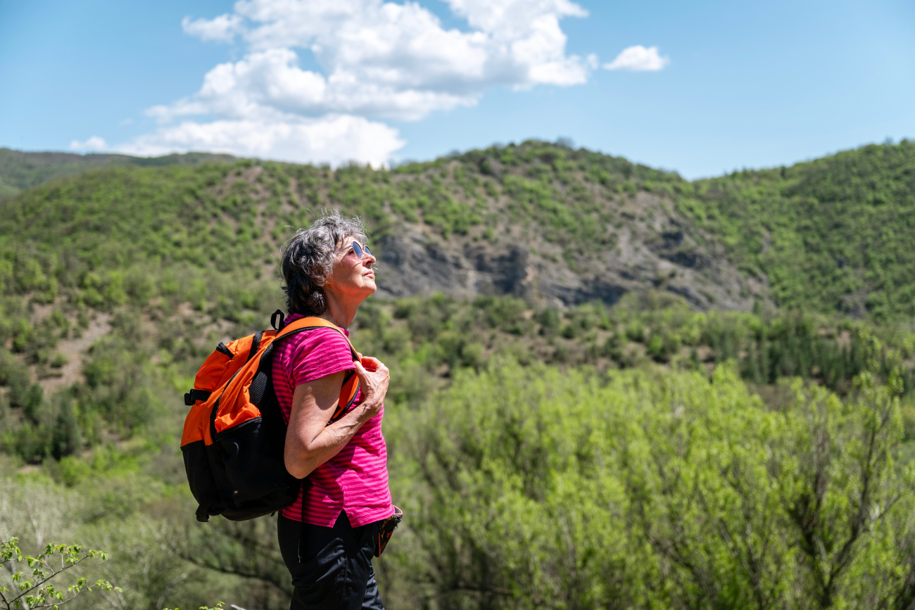 Voyage pour femme senior seule : où partir et comment voyager sereinement ?